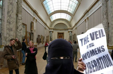 Bildmontage Burka im Museum